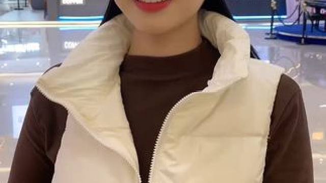 懒人必备三角围巾 气质又保暖。 #围巾  #这个冬天不怕冷  #围巾控  #天气冷了注意保暖