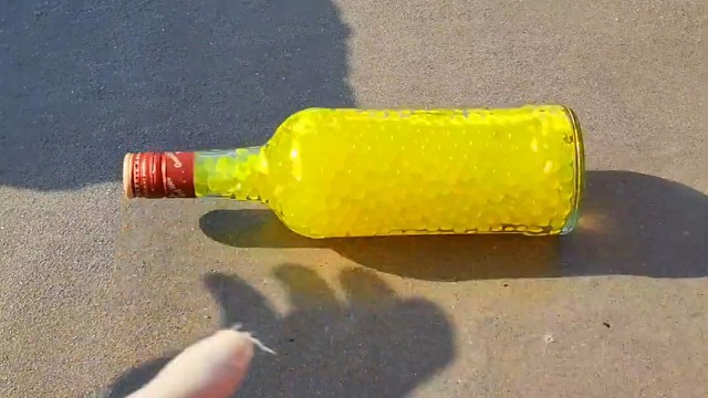 楼梯滚瓶子爆破解压时刻