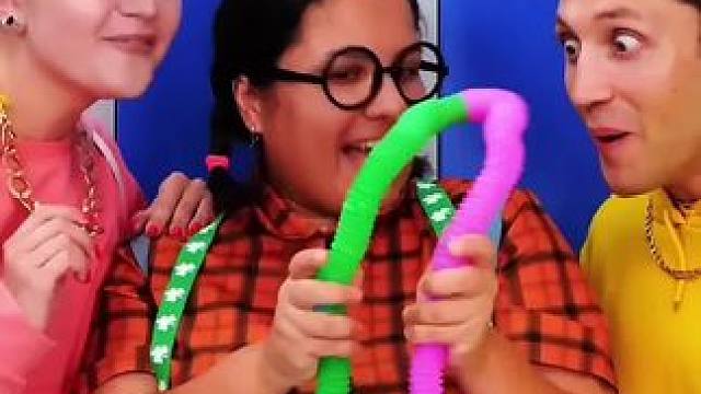 自制软管彩色小灯光，这手法简直太牛了！ #是时候展现真正的技术了 #意想不到的结局 #看一遍笑一遍 