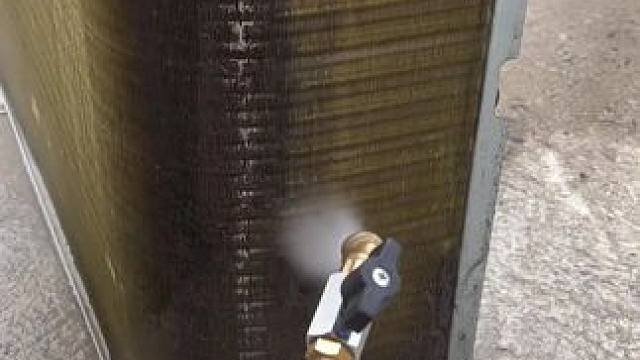 今日份解压时刻，空调外机清洗！#深度清洁 #极度舒适 #去除重油污