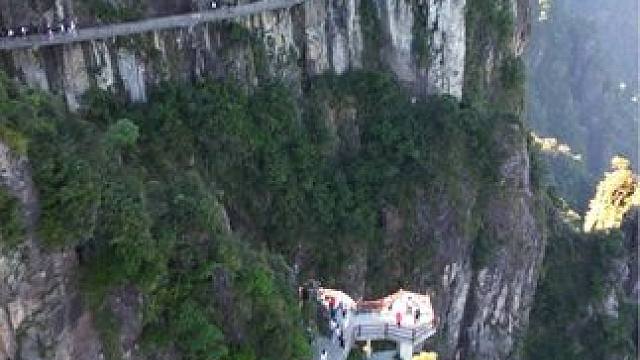 这里不是黄山，也不是华山，这里是湖南莽山的绝壁栈道！#莽山五指峰 #航拍莽山