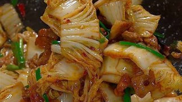 以后白菜买回家，别直接就炒了，你就像我这样做，香辣脆爽，一吃就停不下来#妈呀太香了 #好吃到停不下来