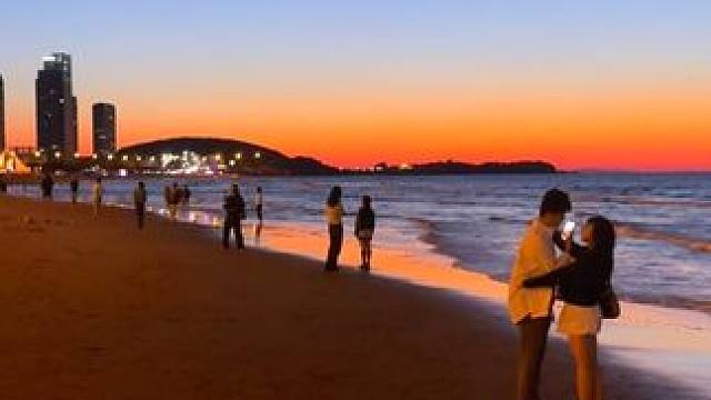 没所谓 反正我早就习惯了是一个人.
#威海 #氛围感 #看海