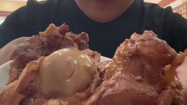 烩菜，小鱼，大骨头，主食必须吃馒头 #大口吃肉的感觉太爽了