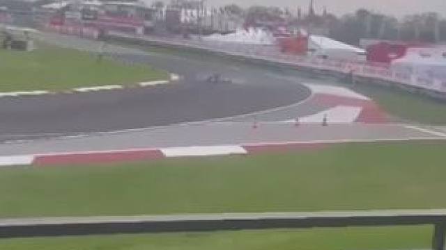 这卡丁车是喝了多少呀？晕成这样？ #比赛现场 #卡丁车 ##弯道快才是真的快 #赛道 #现场直击