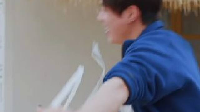 #陈少熙王一珩 陈波：我有裤腰带了~好开心~谢谢哥哥~你可真好~这谁听了不迷糊啊！！！#名场面 #陈