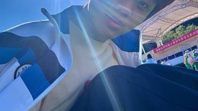 操场上的风和ta的眼神成了我的这个秋天#大学生 #校园 #原相机