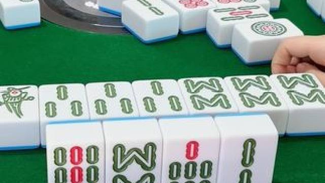 小伙伴们，明天又可以睡懒觉咯