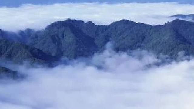 秋天来竹溪，随处都可以拍到大巴山壮观的云海。 #热门 #云层上的风景 #无人机航拍 #一座神奇的大山