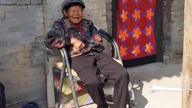 山西几乎家家户户都有布门帘，手工刺绣，简直就是艺术品 现在手工刺绣的人不多啦#这就是山西#布门帘#农