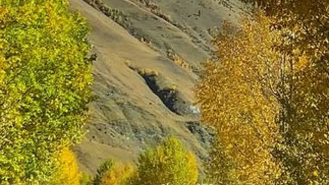 勤劳的人们，在这里生息。早安甘孜#川西的秋天有多美 #沿途风景随拍