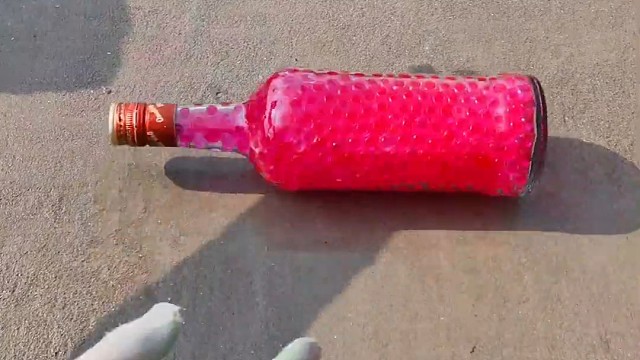 楼梯滚瓶子爆破解压时刻