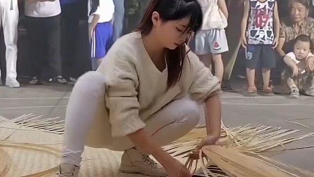 美女编席子太快了