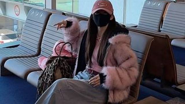 两穿外套的简直太了，你们喜欢哪一面呢？ #今天穿什么 #又酷又飒的秋冬ootd #秋冬基础款穿搭思路