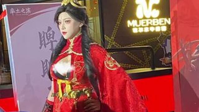 小编去看了一下这位小姐姐的作品，感觉灯应该是真的！#率土之滨 #率土星推计划 #率土庆典 #惊蛰 #