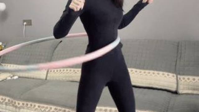 天气冷了动一动#宅家锻炼 #黑色系 #呼啦圈