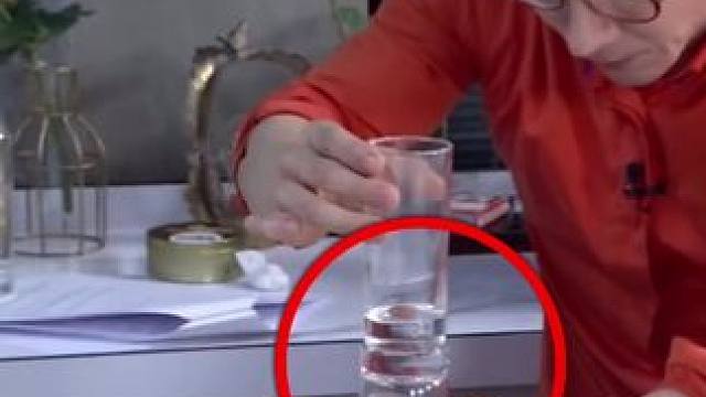 开心果穿越杯子 #魔术教学 #一学就会 #搭讪美女 #教你一招