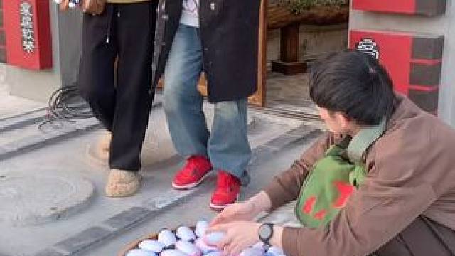 神奇的粘毛器!不仅能轻松清理头发和猫猫狗狗掉落的毛发，水一冲就干净能继续用了 #粘毛神器  #养猫人