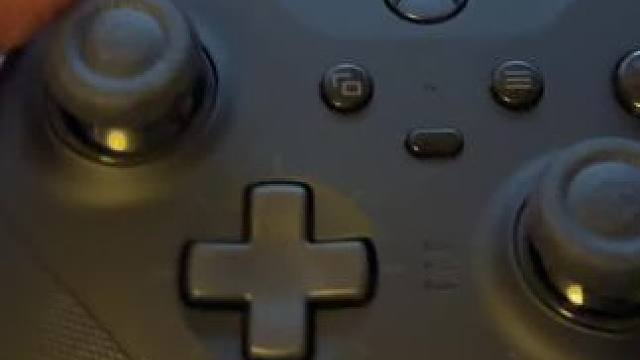 Xbox精英二代是我用过最薄脆的手柄，没有之一！！！ LB和RB键坏了，返厂等了小半个月拿回来用一天