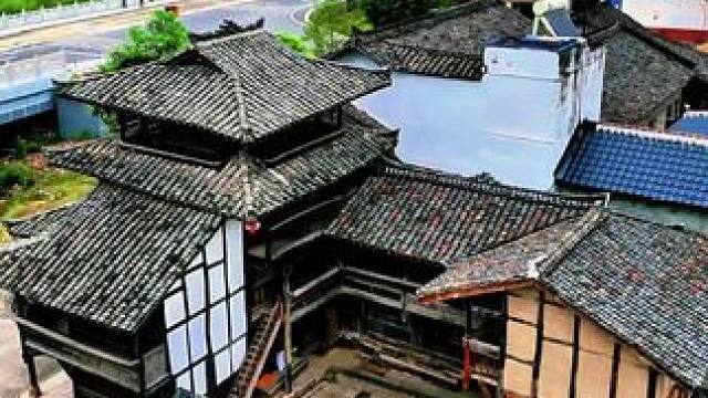 你喜欢以前的豪宅还是现代的别墅？#老房子的回忆  #抓拍此刻氛围感 #一帧中国·大美广元#致广元·物