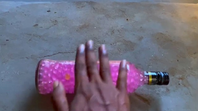 楼梯滚瓶子爆破解压时刻