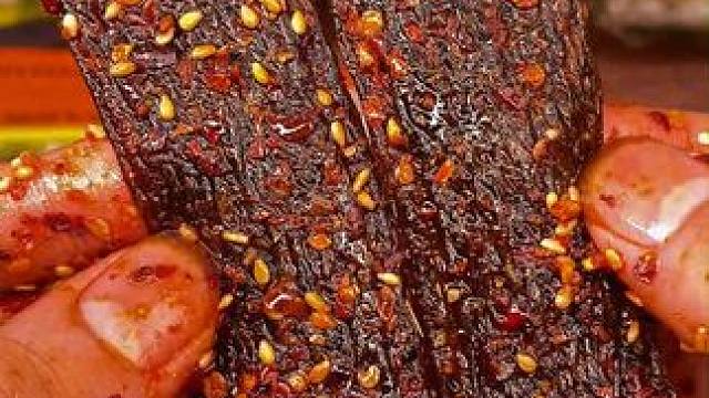 一口下去嚼劲十足，香香辣辣的纯辣不带一点甜味，追剧休闲吃真的很绝！#好吃到停不下来 #妈呀太香了 #