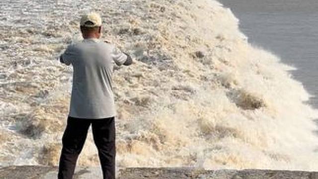 原声感受一下钱塘江大潮#钱塘江大潮