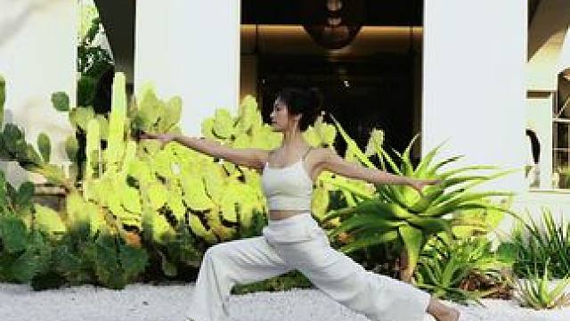 从容呼吸，淡定伸展，平和心灵，优雅姿态。瑜伽，让生活更充实 #瑜伽生活 #身心灵 #生活方式