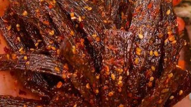 一口下去嚼劲十足，满嘴爆汁，香香辣辣真的太过瘾了#妈呀太香了 #好吃到停不下来 #无辣不欢