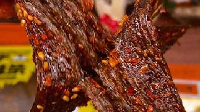 能吃辣的一定要试试这个湖南的手工辣条，又香又辣满嘴爆汁，是真的过瘾#好吃到停不下来 #辣条 #无辣不