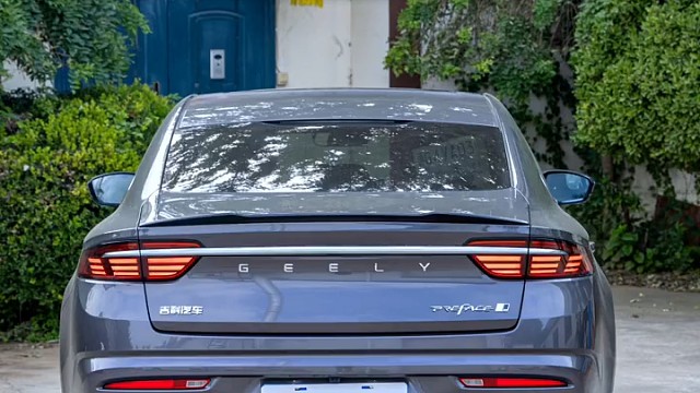 感觉整体汽车外形内饰还是挺不错的