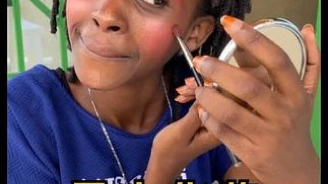 黑人化妆，巧克力也可以当粉底 #黑人化妆 #歪果仁系列 #分享有趣的视频