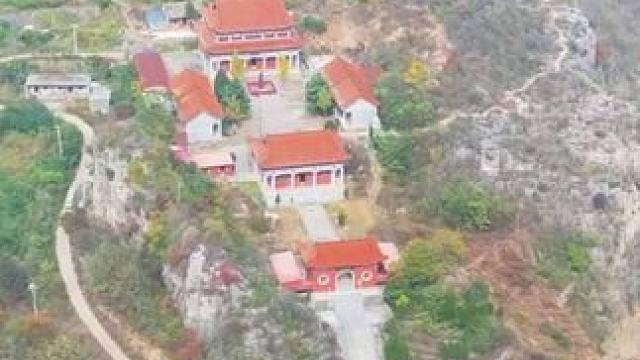 在河南卫辉大山深处，藏着一个千年古刹。相传：清代顺治皇帝曾在此出家。曾经的皇家寺庙，它就是：九峰禅寺