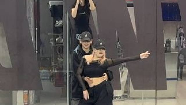 放炮了应该没人发现吧 #likethat #earth编舞 #babymonster #双人舞