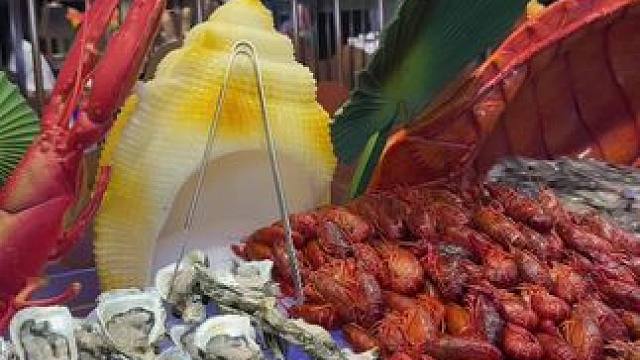 海鲜自助餐更有性价比，#附近美食 #自助烤肉 #海鲜自助 #海鲜美食诱惑你 #一起吃烤肉