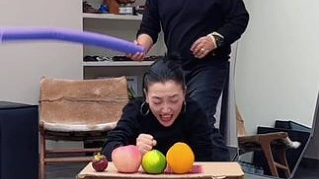 这个游戏 我是不是吃亏了 #猜水果大挑战 #意想不到的结局