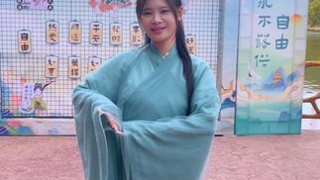 “就是要大大方方的漂亮” 大胆跳吧，跳错也没关系，舞蹈是让人开心的不是让人焦虑的！ #相思遥 #汉服