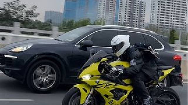 哥们，崩一下不？ #机车 #滑板 #AVA红箭S头等舱 #AVA头盔