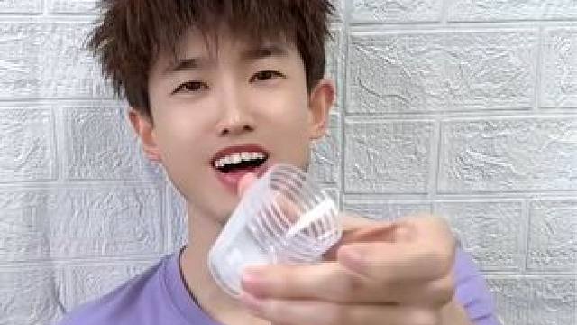 喝豆汁挑战，哈哈有意思 #办公室日常 #办公室搞笑 #北京豆汁 #挑战 #意想不到的结局