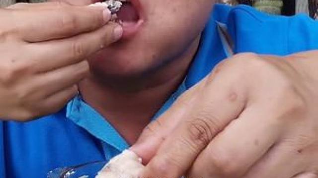 泰式野生鱼鱼头汤柠檬凉拌鱼肉上头茴香 #泰国大叔#泰国特色#泰国农村美食 #泰国生活 #泰国菜