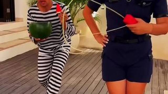 在西瓜上面做手脚，没想到最后把自己坑了！ #是时候展现真正的技术了 #哈哈哈娱乐一下 #意想不到的结