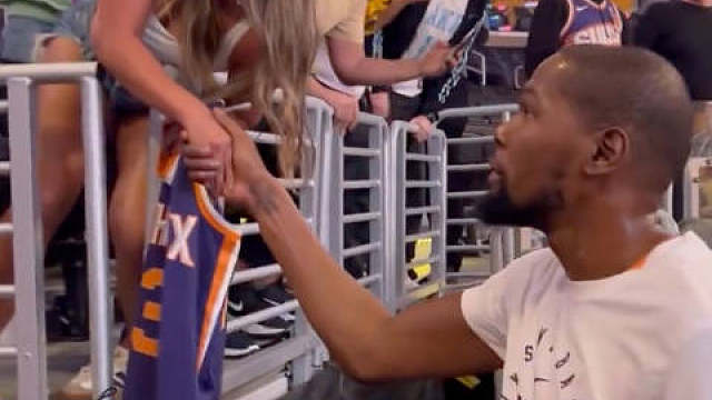 有女粉丝必须献上签名+合影