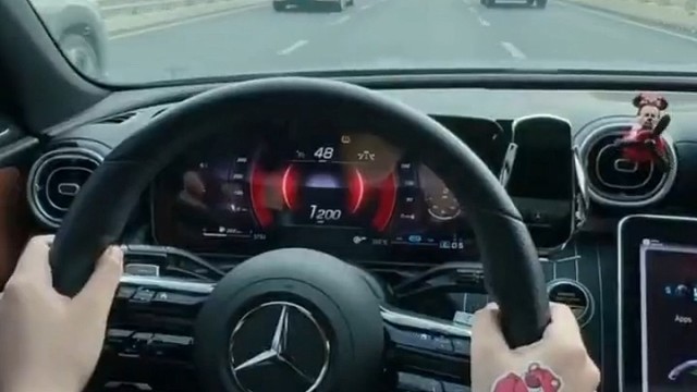 开完奔驰还会再想开宝马吗？ #奔驰 #女司机