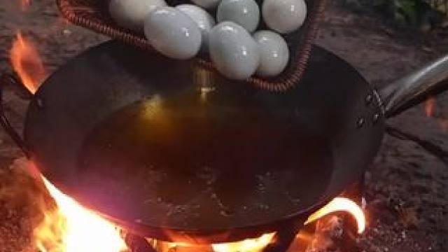 油炸毛鸭蛋 #我的乡村生活 #农村生活 #原始美味 #农村美食