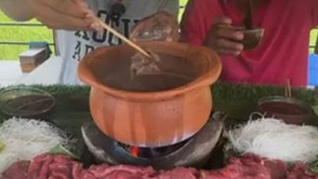 潮汕打边炉让老马吃出了新高度，看着就流口水 #户外美食 #咀嚼音 #咀嚼音解压 #户外美食 #泰国美