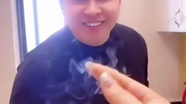 教你一招，逗朋友玩！ #魔术教学