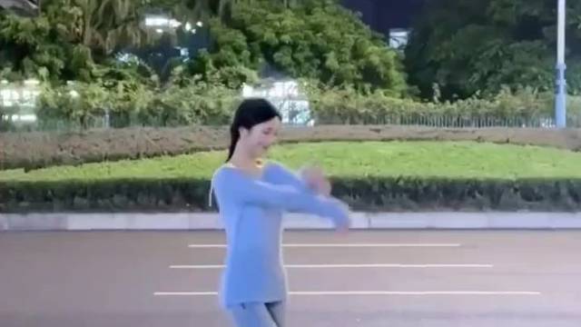 窈窕淑女翩翩舞，君子好逑暗倾慕