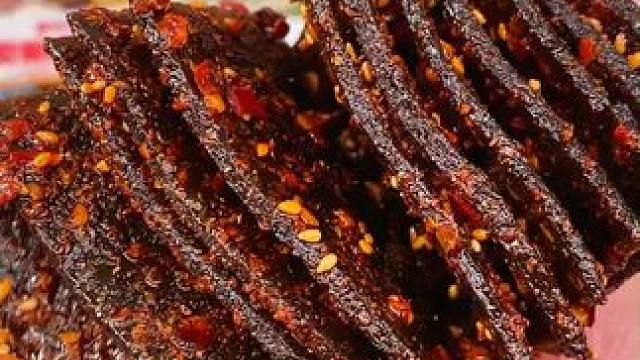 不愧是湖南同事安利的臭干子辣条，香香辣辣的太好吃了#零食推荐 #无辣不欢 #好吃到停不下来 #辣条