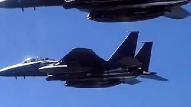 惊人的F-15E攻击机投掷JDAM 惊人的F-15E攻击机投掷JDAM#军迷 #战斗机 #武器科普