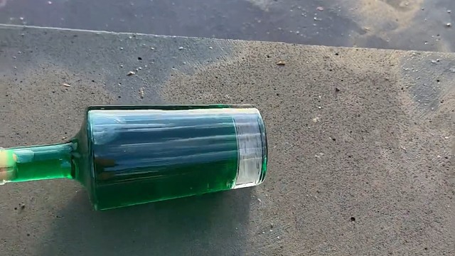 楼梯滚瓶子爆破解压时刻